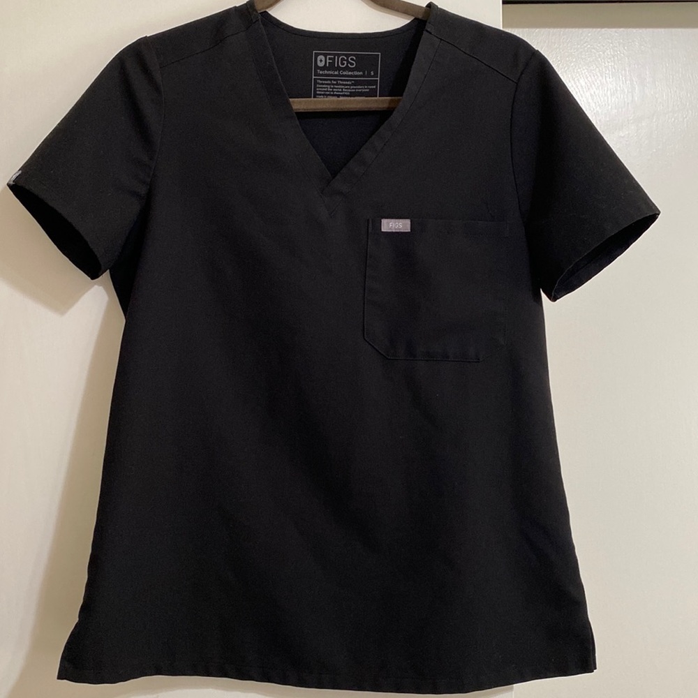 Figs scrub top
